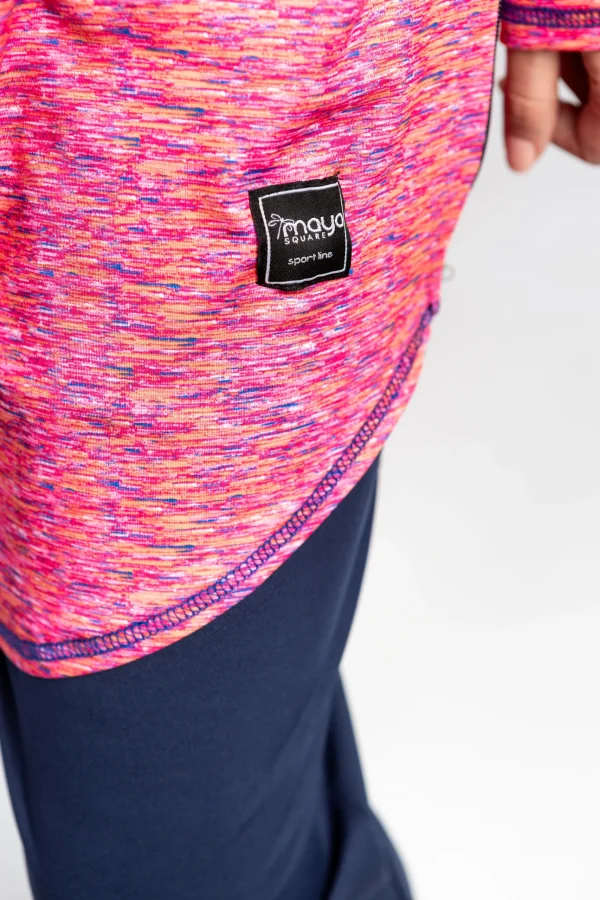 pull de sport rose avec capuche