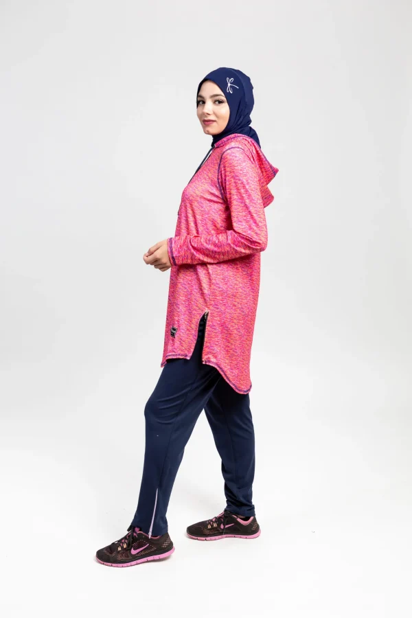 pull de sport rose avec capuche